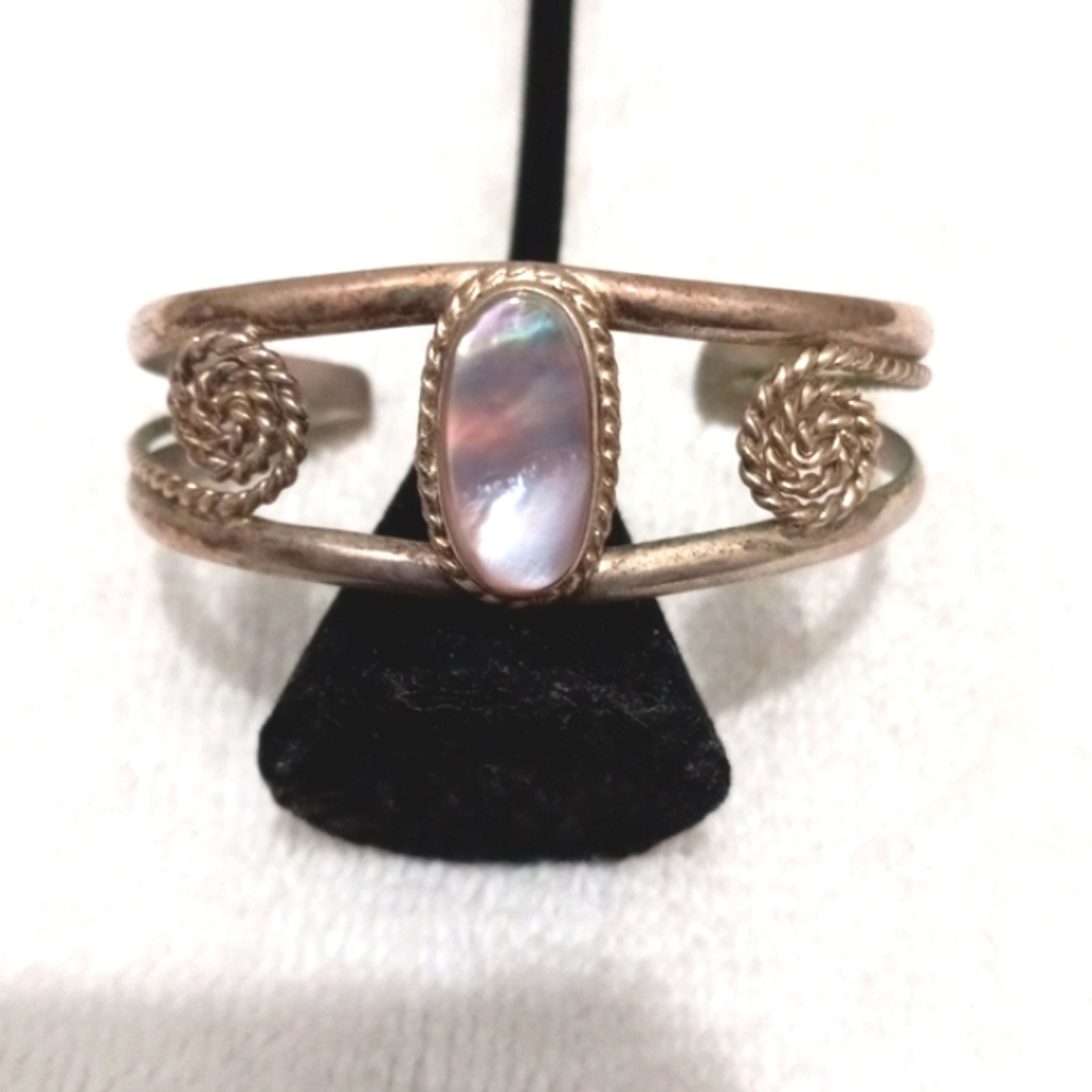 Mexico Silver Braclet W/Mother of Pearl.
